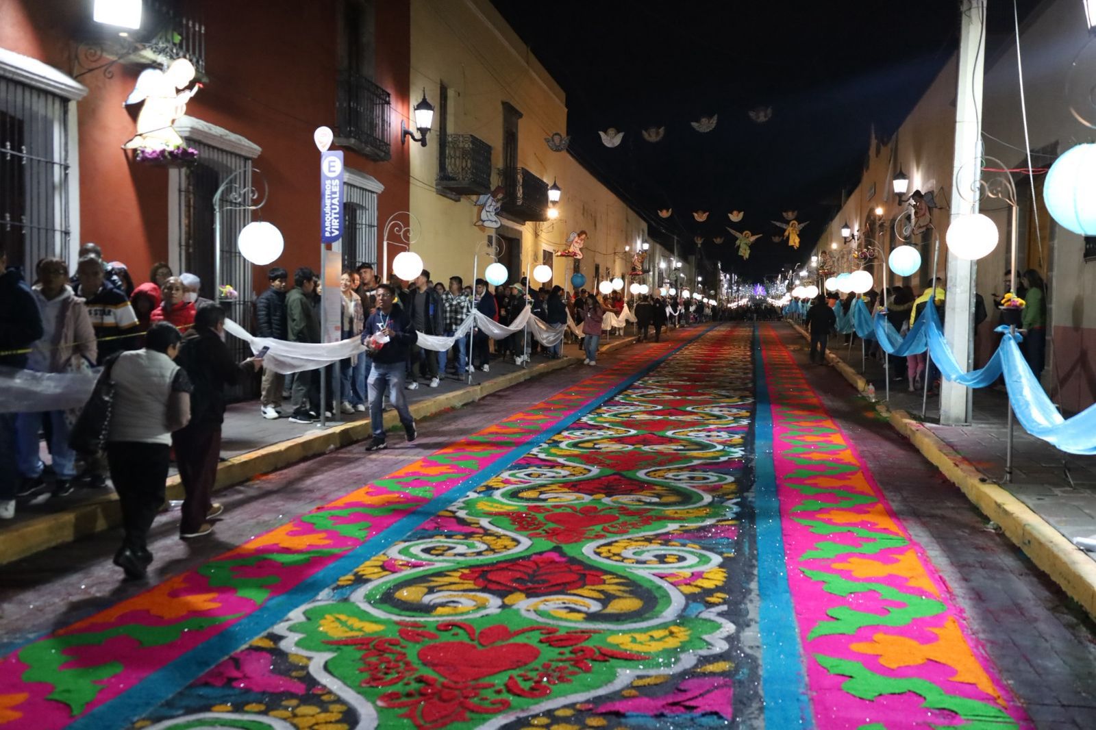 Huamantla enaltece su fe y arte en la Noche que Nadie Duerme